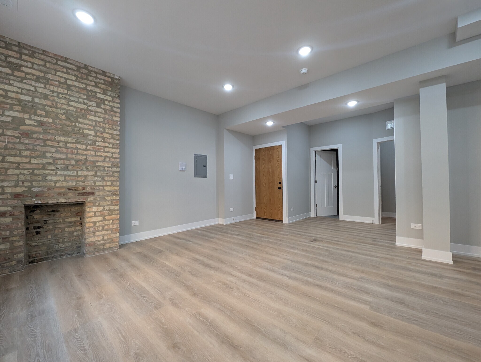 Building Photo - 437 W Belden