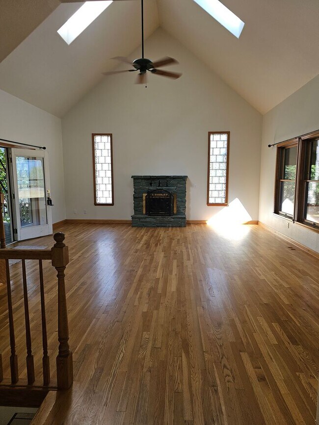 Building Photo - Incredible Hauser Lake Waterfront Home for...