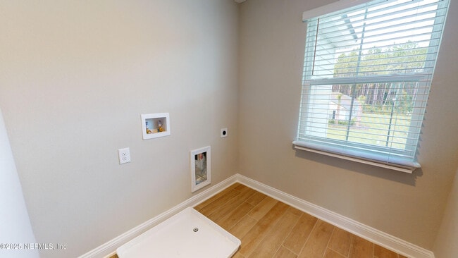 Building Photo - 1025 Wilmot Pl