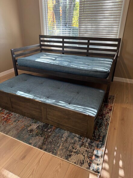 Building Photo - 820 Hope St