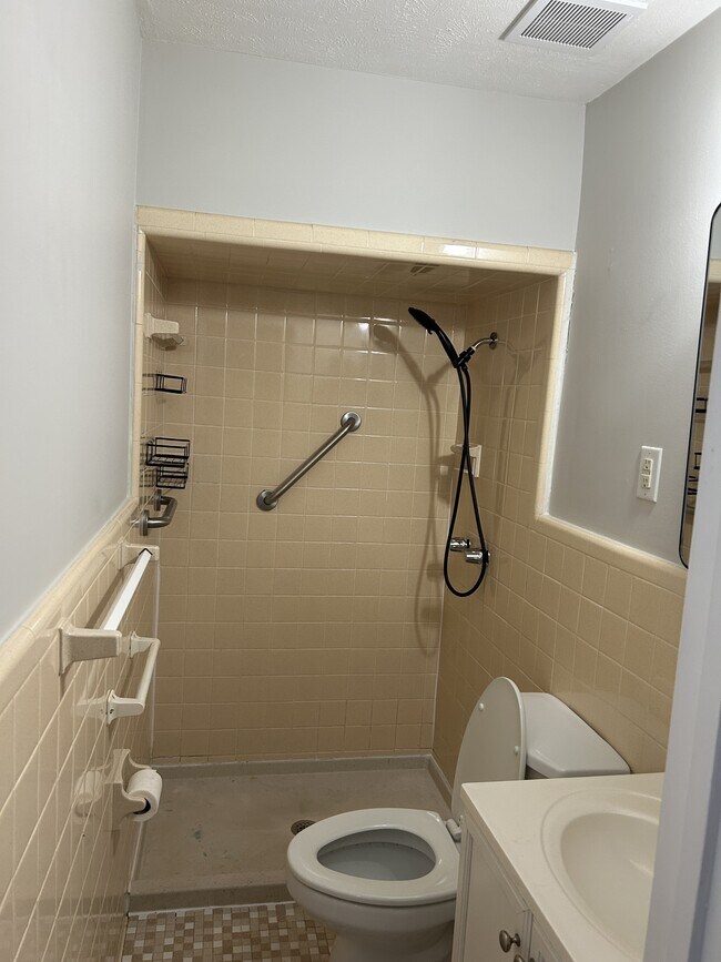 Building Photo - 702 62nd Ave N