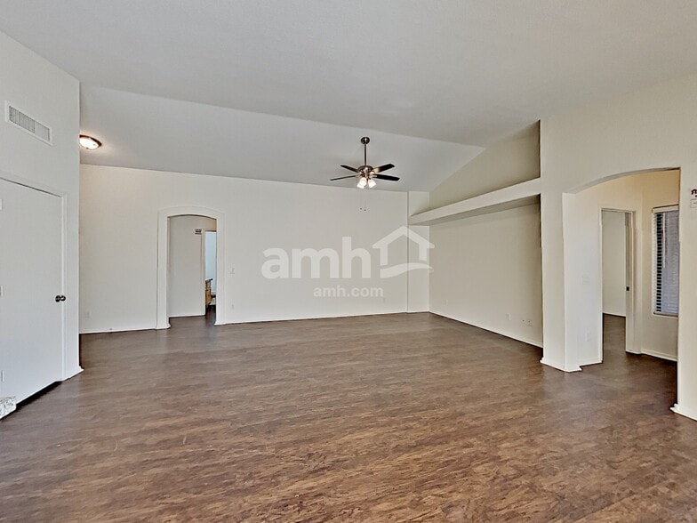 Building Photo - 13984 N 134th Dr