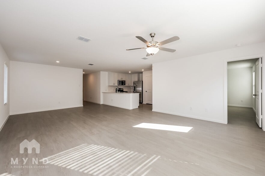 Building Photo - 2712 Ctr Crk Ln