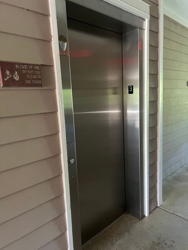 Building Photo - Beautifully Updated 3-Bedroom in Bridgepointe