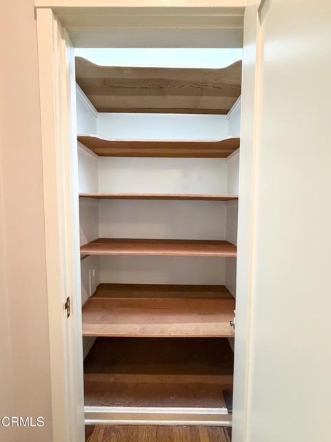 Building Photo - 590 S Oakland Ave