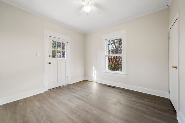 Building Photo - Newly remolded 3 BR with Hardwood Floors