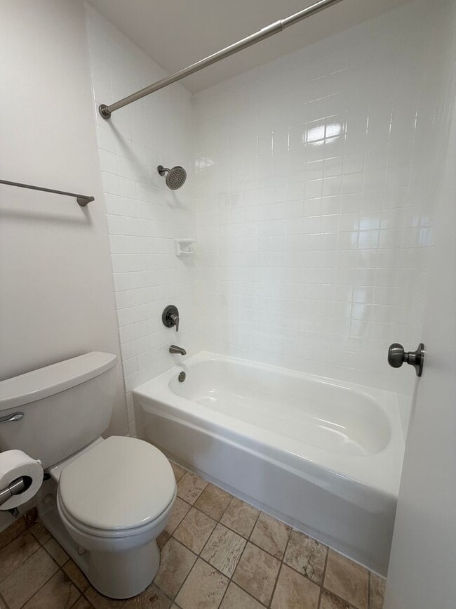 Building Photo - $2300 NEWLY RENOVATED 1BR/1BA/1PKG Kukui Plaza, Ewa Tower 25th floor