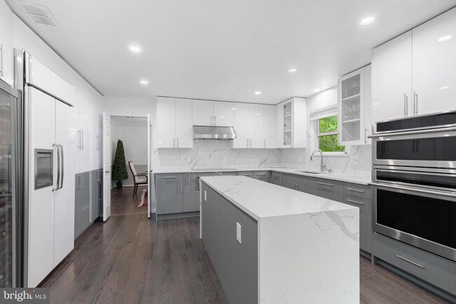 Building Photo - 820 Ridge Dr