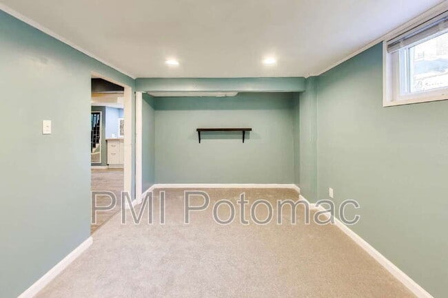 Building Photo - 1915 Henry Rd