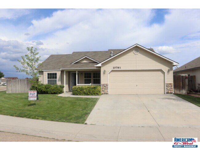 Primary Photo - Clean 3 bedroom 2 bath 2 car garage with b...