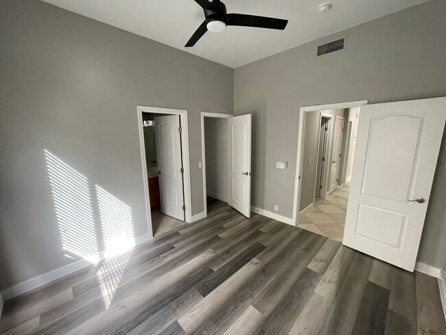 Building Photo - 2225 E Detroit St