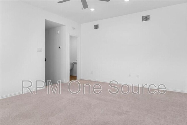 Building Photo - 812 Morwenna Rd