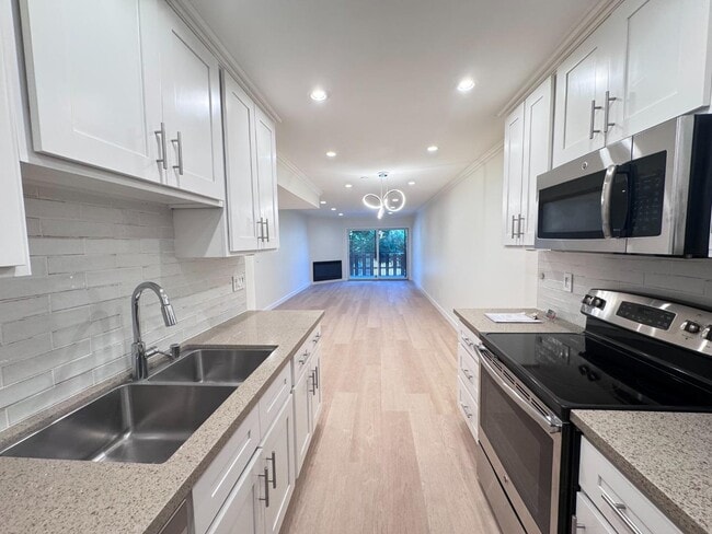 Building Photo - 101 2nd St