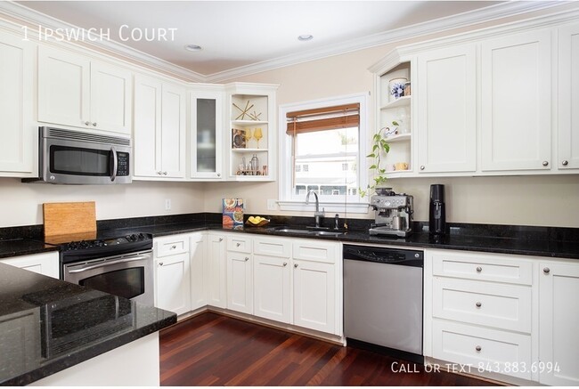 Building Photo - Beautiful House Just 2 Blocks From MUSC | ...