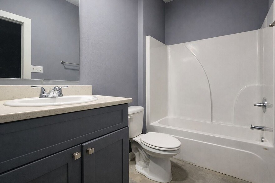 Building Photo - 343 W Johnson St