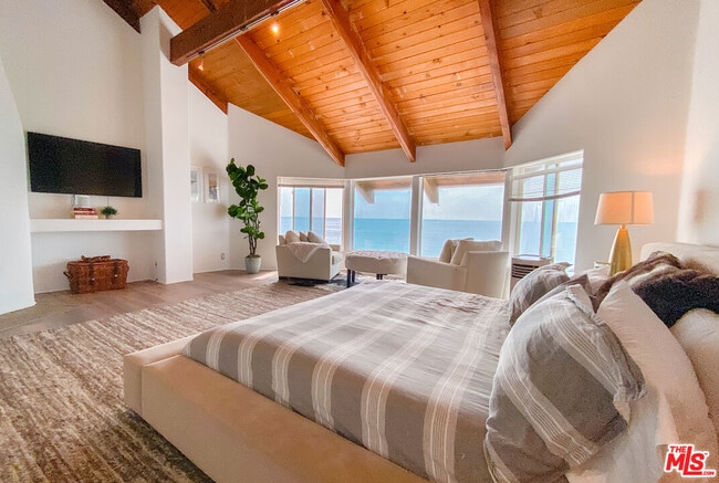 Building Photo - 27112 Malibu Cove Colony Dr