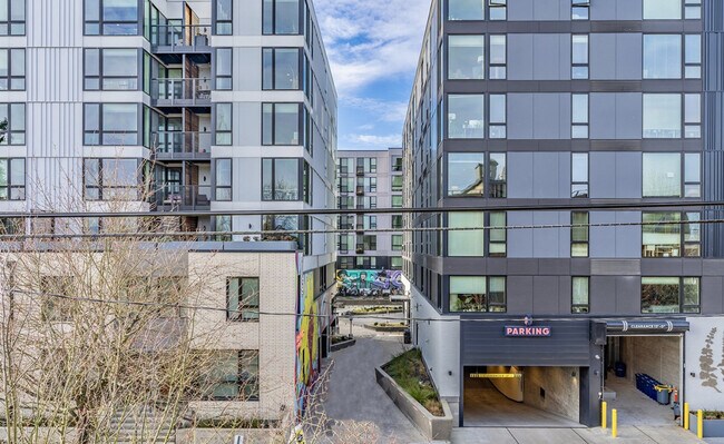 Building Photo - 2407 E Union St