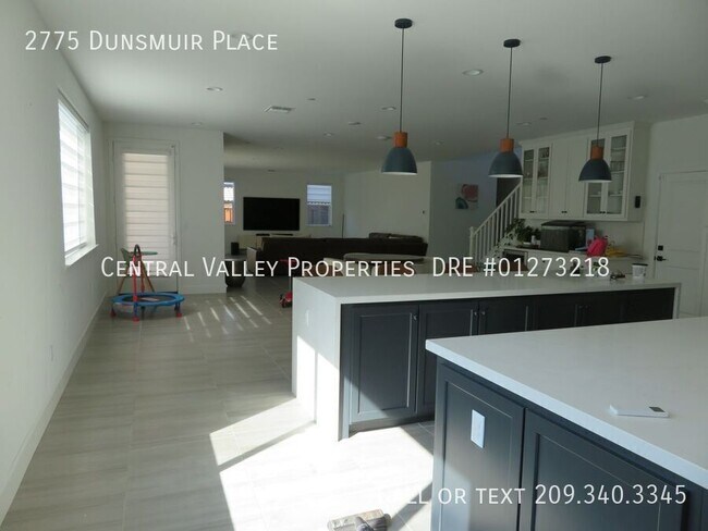 Building Photo - 2775 Dunsmuir Ave