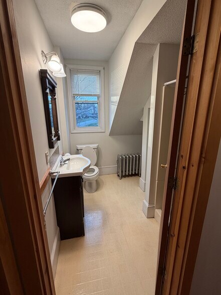 Building Photo - 56 Westwood Ave