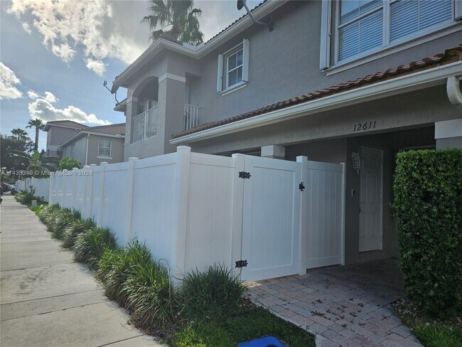 Building Photo - 12611 SW 54th Ct