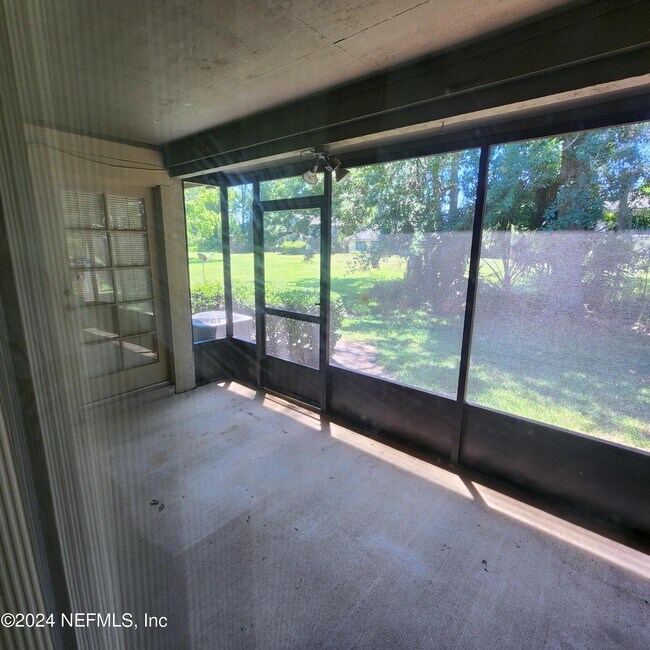 Building Photo - 7623 Baymeadows Cir W