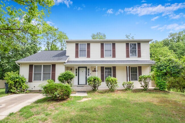 Primary Photo - Spacious 4 BR/2.5 BA Single-Family Home in...