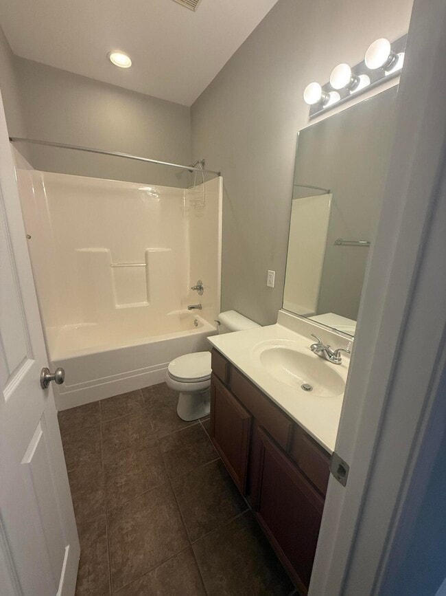 Building Photo - 858 Melanie Ln