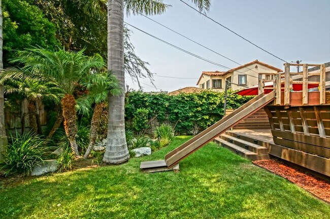 Building Photo - Beautifully Remodeled, Bright & Airy Home w/ Detached Bonus Room w/ Bath & 1-Car Garage, Front Ya...