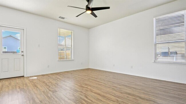 Building Photo - 141 Miracle Dr