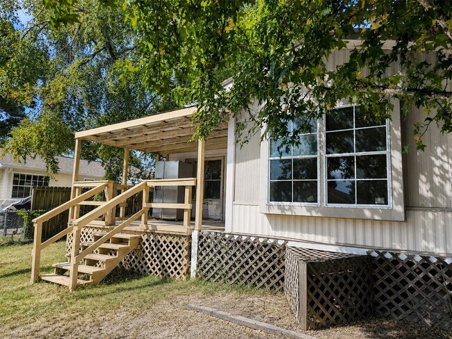 Building Photo - 142 Aspen