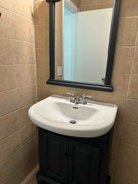 Building Photo - 2720 NW 13th St