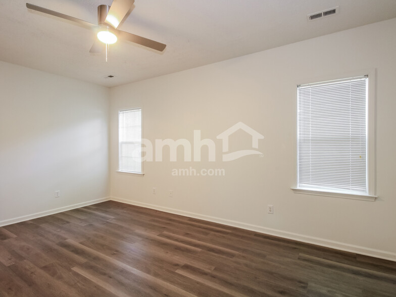 Building Photo - 117 Delham Ct