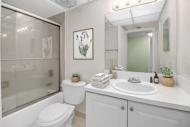 Building Photo - 8160 Geneva Ct