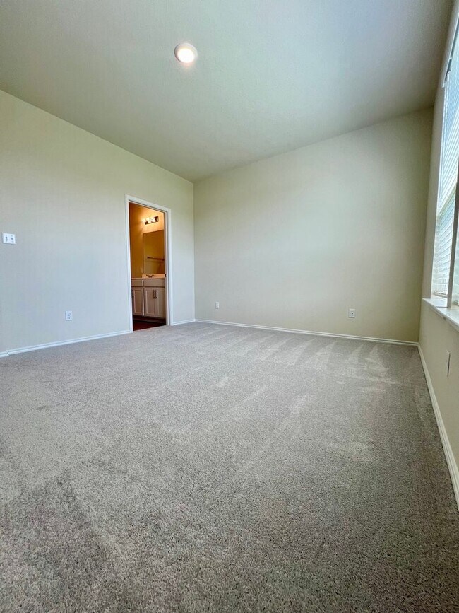 Building Photo - Charming 3BR 2BA House in Buda