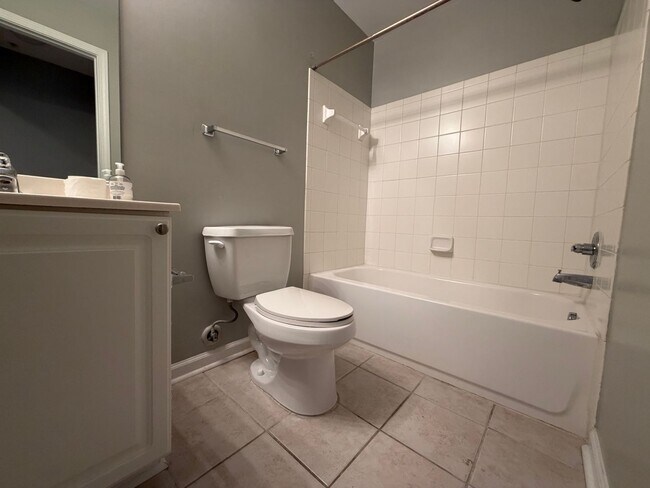 Building Photo - 1615 Elmwood Ct