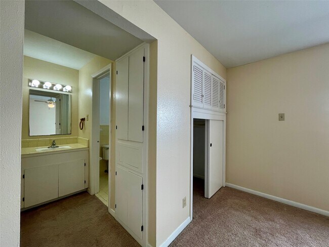 Building Photo - 3420 Mt Vernon St