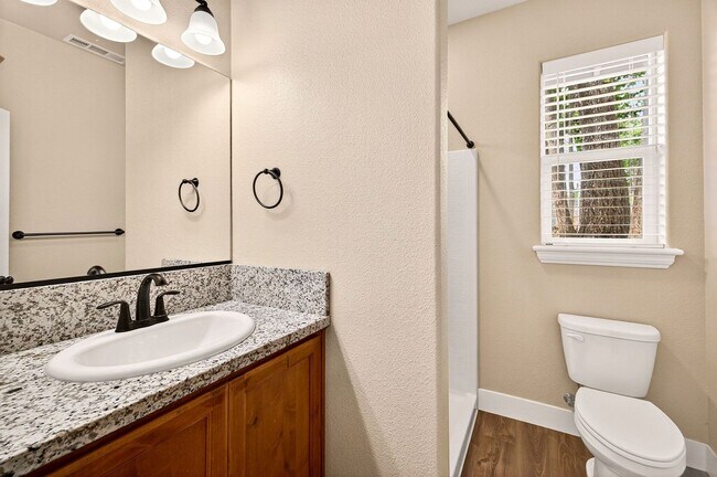 Building Photo - 3-bedroom, 2-bathroom home nestled in the ...