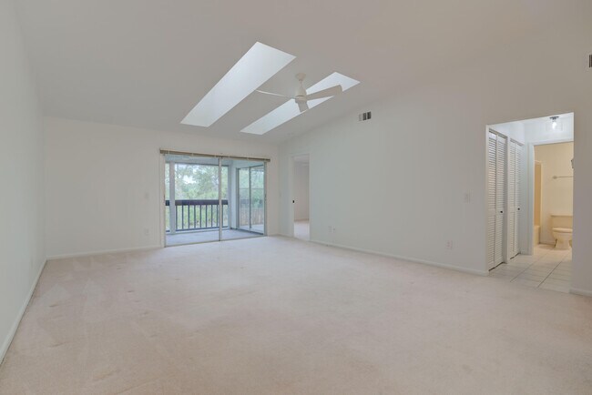 Building Photo - 8291 SE Croft Cir