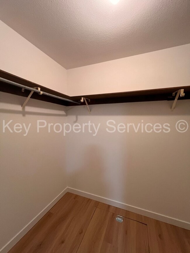 Building Photo - Beautifully Renovated Ranch in Vancouver H...
