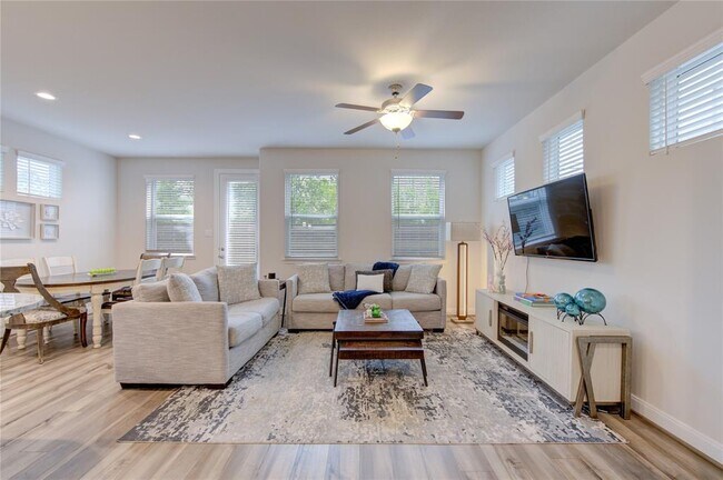 Building Photo - 9834 Rugged Oaks Dr