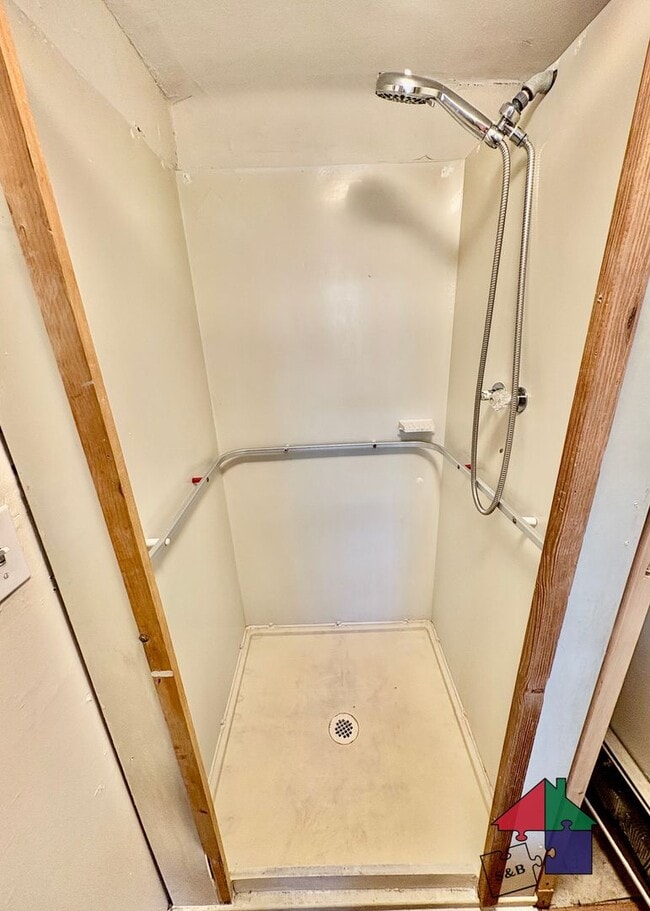 Building Photo - 4 Weaver Ln