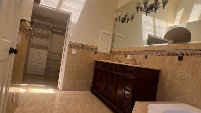 Building Photo - Elegant House in Playa Del ray