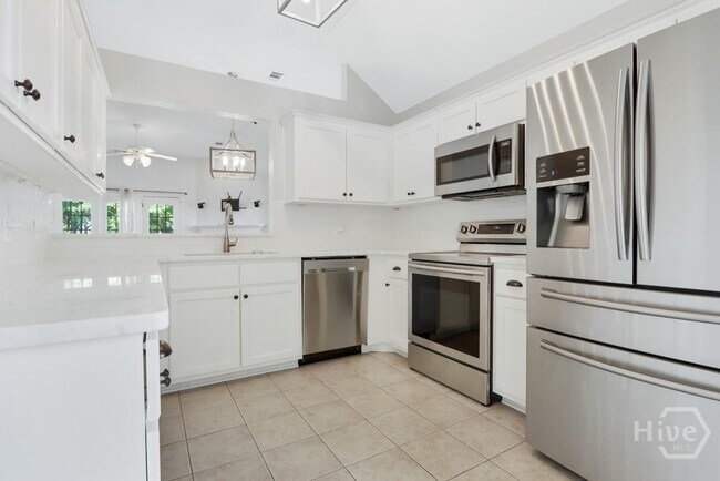 Building Photo - 120 Oak Ridge Cir