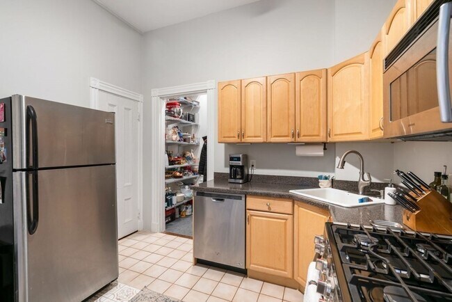 Building Photo - 1411 Washington St