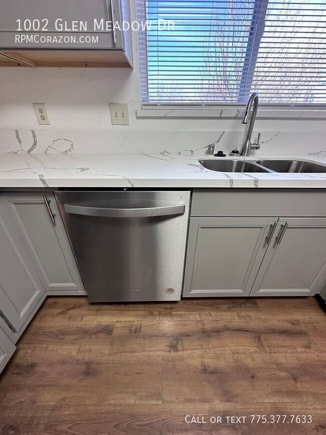 Building Photo - 1002 Glen Meadow Dr