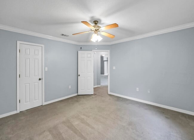 Building Photo - 5897 Saratoga Dr