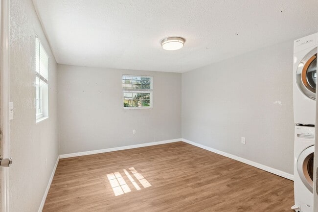 Building Photo - 5000 Huppel Ave