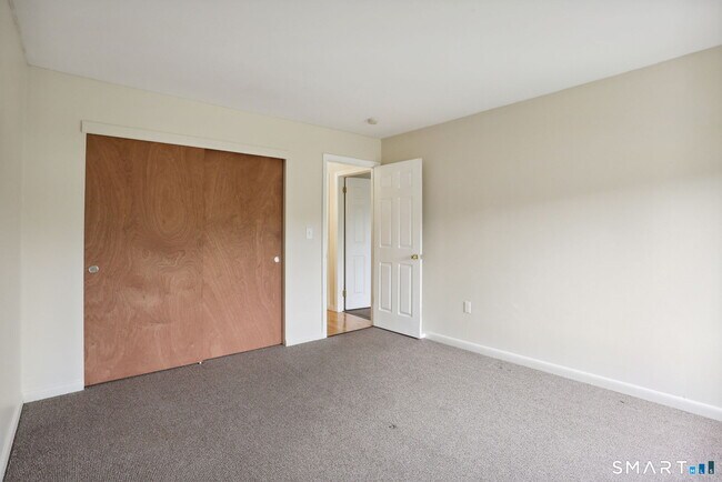 Building Photo - 2118 Cromwell Hills Dr