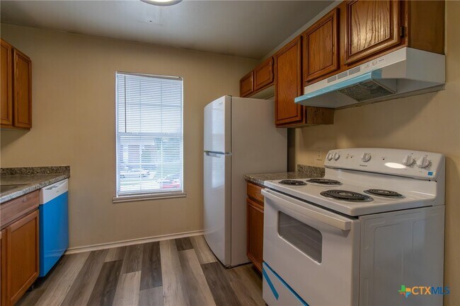 Building Photo - 1601 Benttree Dr
