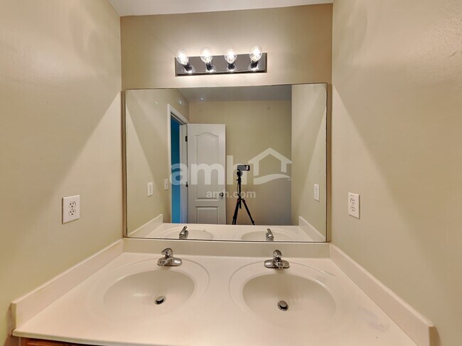 Building Photo - 6433 Grand Hickory Dr